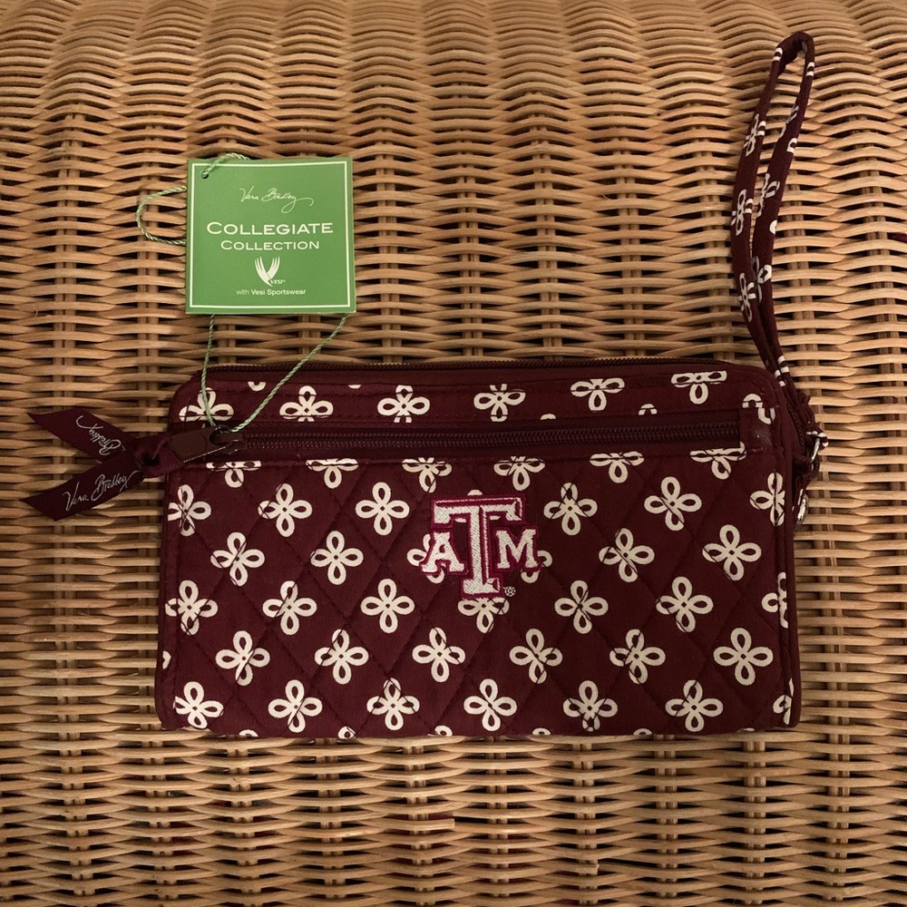 NWT Vera Bradley Front Zip Wristlet Collegiate Collection (Sold out online)